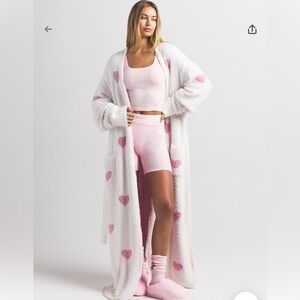 SKIMS SOLD OUT Valentine’s Day collection White Robe w/ Pink Heart Accents L/XL